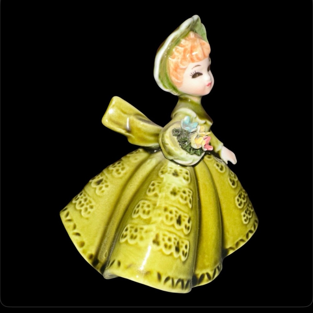 VINTAGE LEFTON LITTLE MISS MUFFET FIGURINE IN GREEN DRESS WITH BOUQUET - Picture 6 of 7
